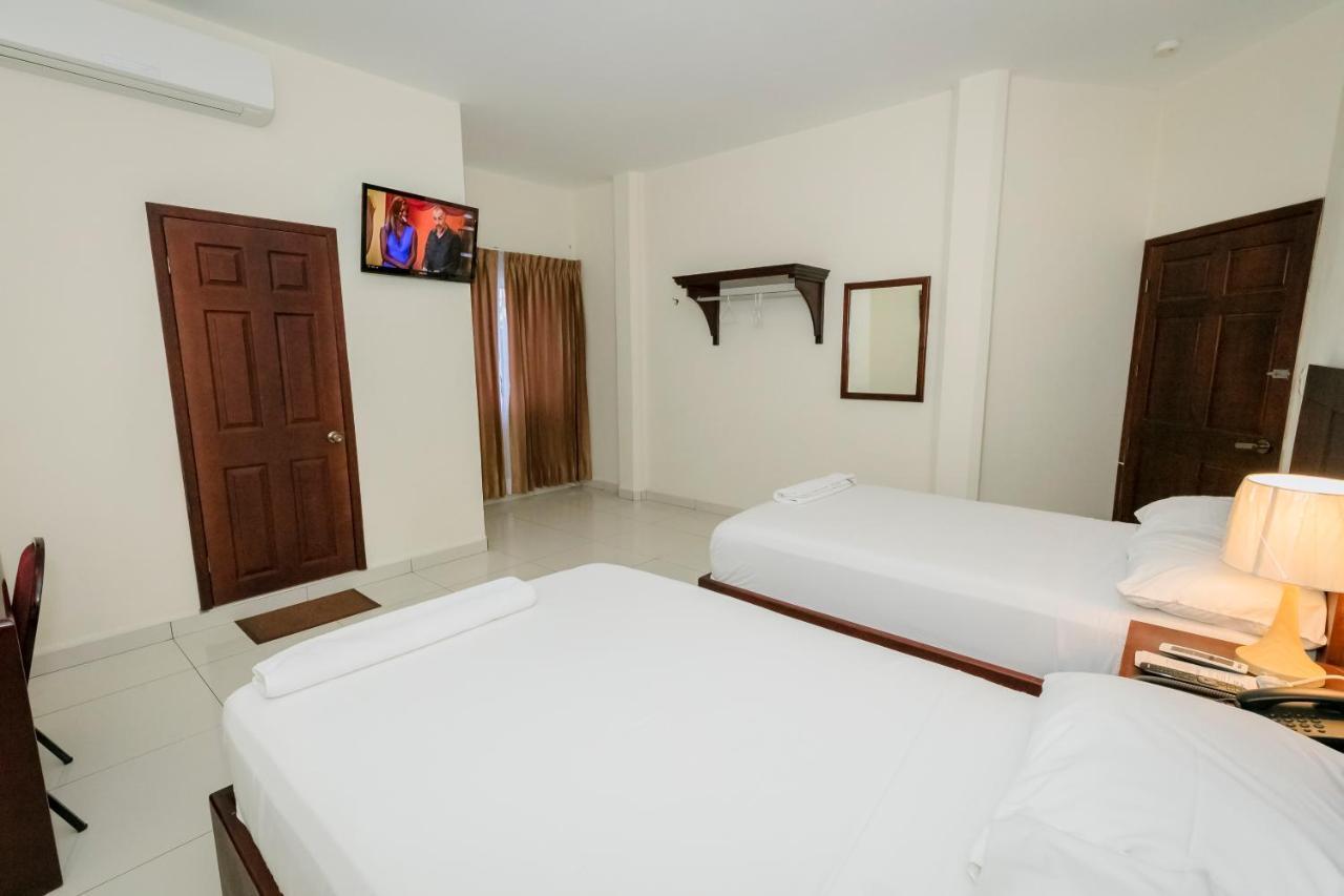 Hotel Mediterraneo Inn Santa Rosa de Lima Exteriör bild