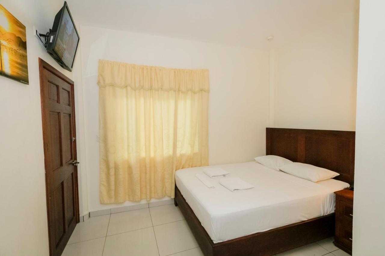 Hotel Mediterraneo Inn Santa Rosa de Lima Exteriör bild