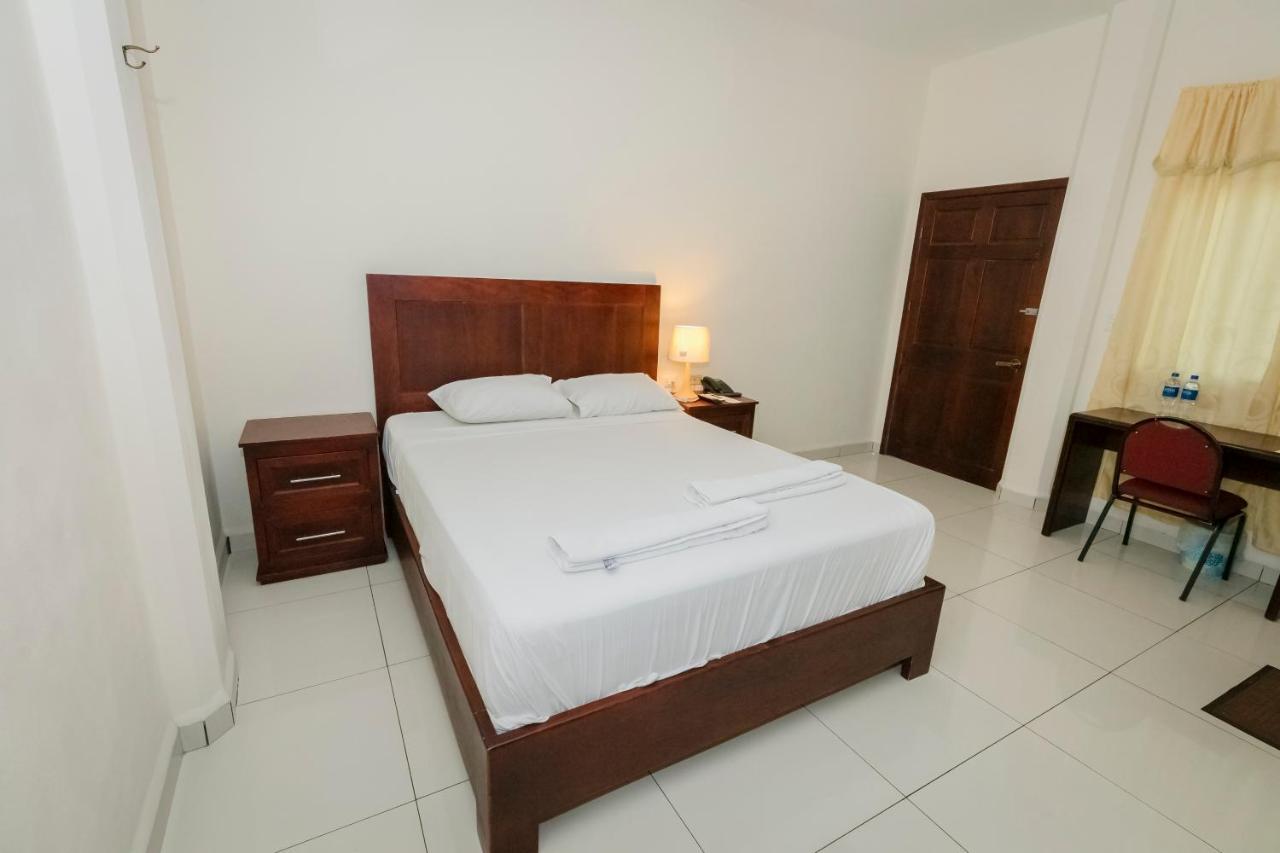 Hotel Mediterraneo Inn Santa Rosa de Lima Exteriör bild