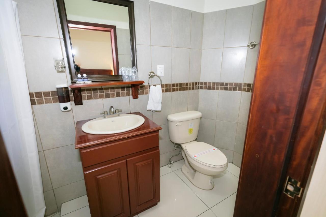 Hotel Mediterraneo Inn Santa Rosa de Lima Exteriör bild