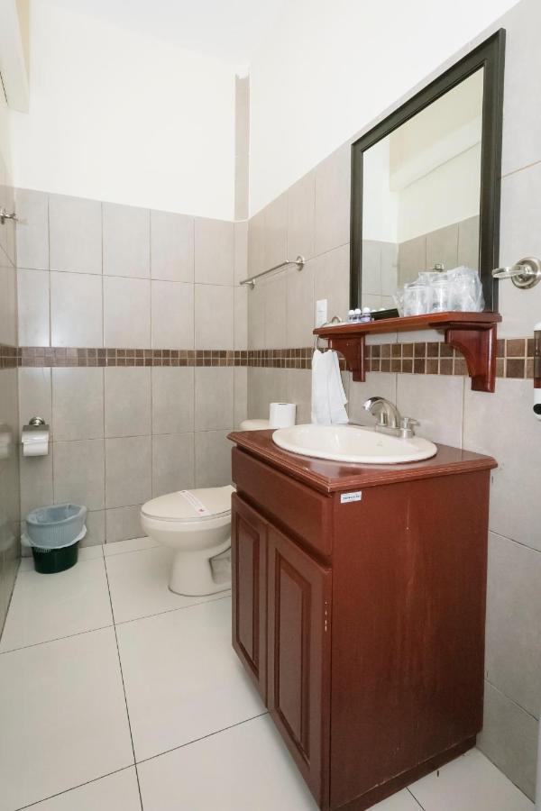 Hotel Mediterraneo Inn Santa Rosa de Lima Exteriör bild