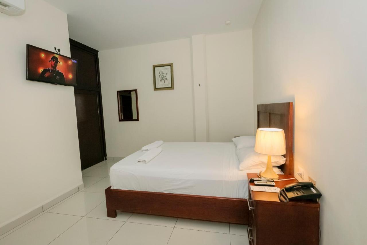 Hotel Mediterraneo Inn Santa Rosa de Lima Exteriör bild
