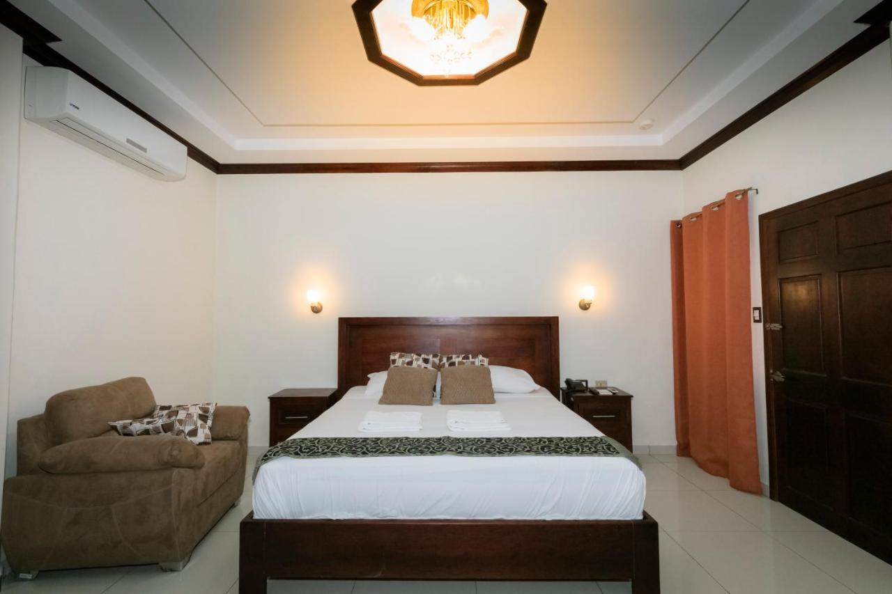 Hotel Mediterraneo Inn Santa Rosa de Lima Exteriör bild