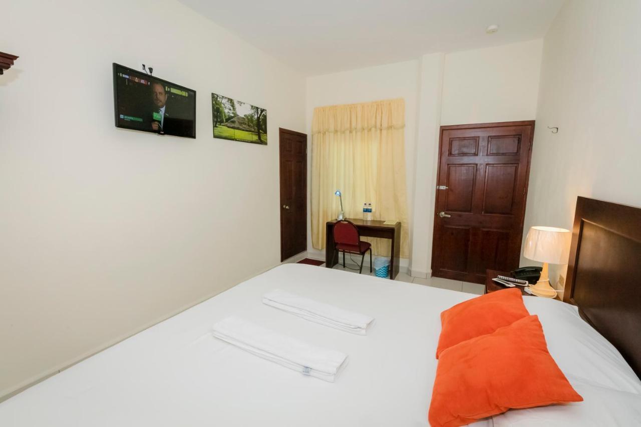 Hotel Mediterraneo Inn Santa Rosa de Lima Exteriör bild
