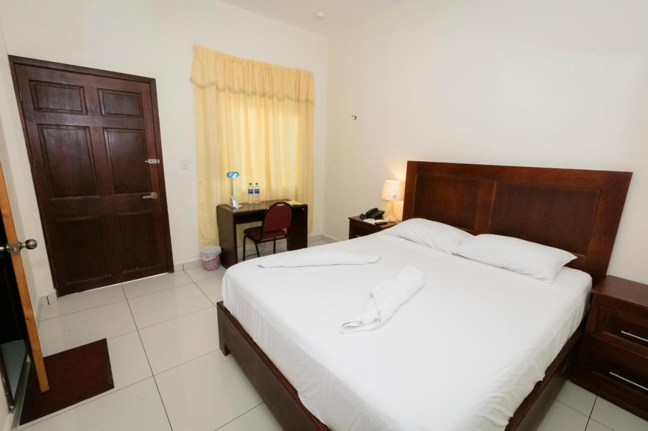Hotel Mediterraneo Inn Santa Rosa de Lima Exteriör bild