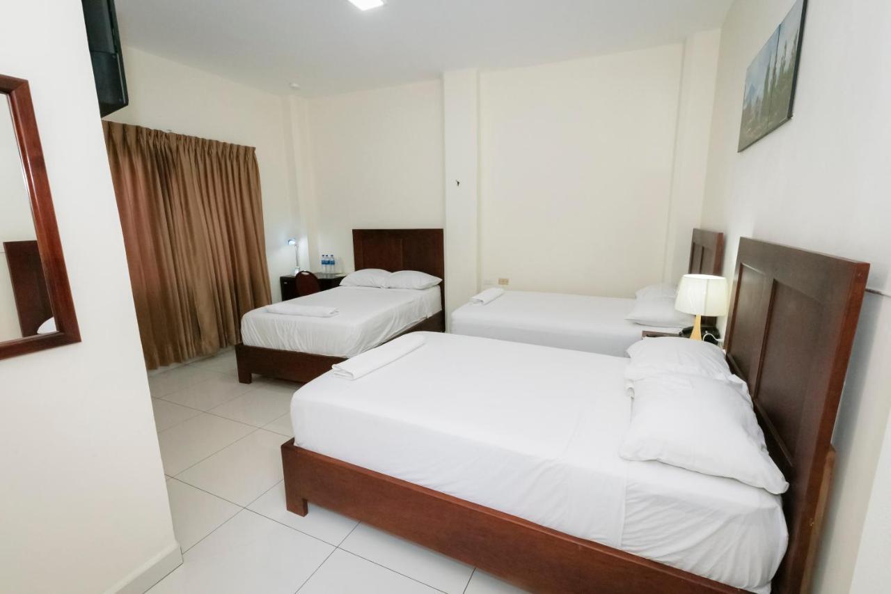 Hotel Mediterraneo Inn Santa Rosa de Lima Exteriör bild