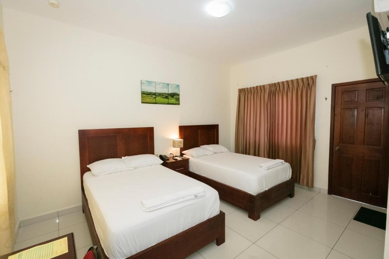 Hotel Mediterraneo Inn Santa Rosa de Lima Exteriör bild